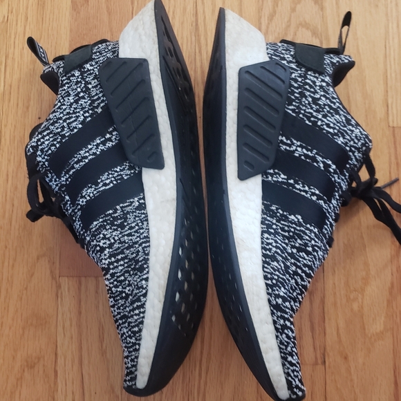 Adidas NMD R2 - Picture 3 of 6